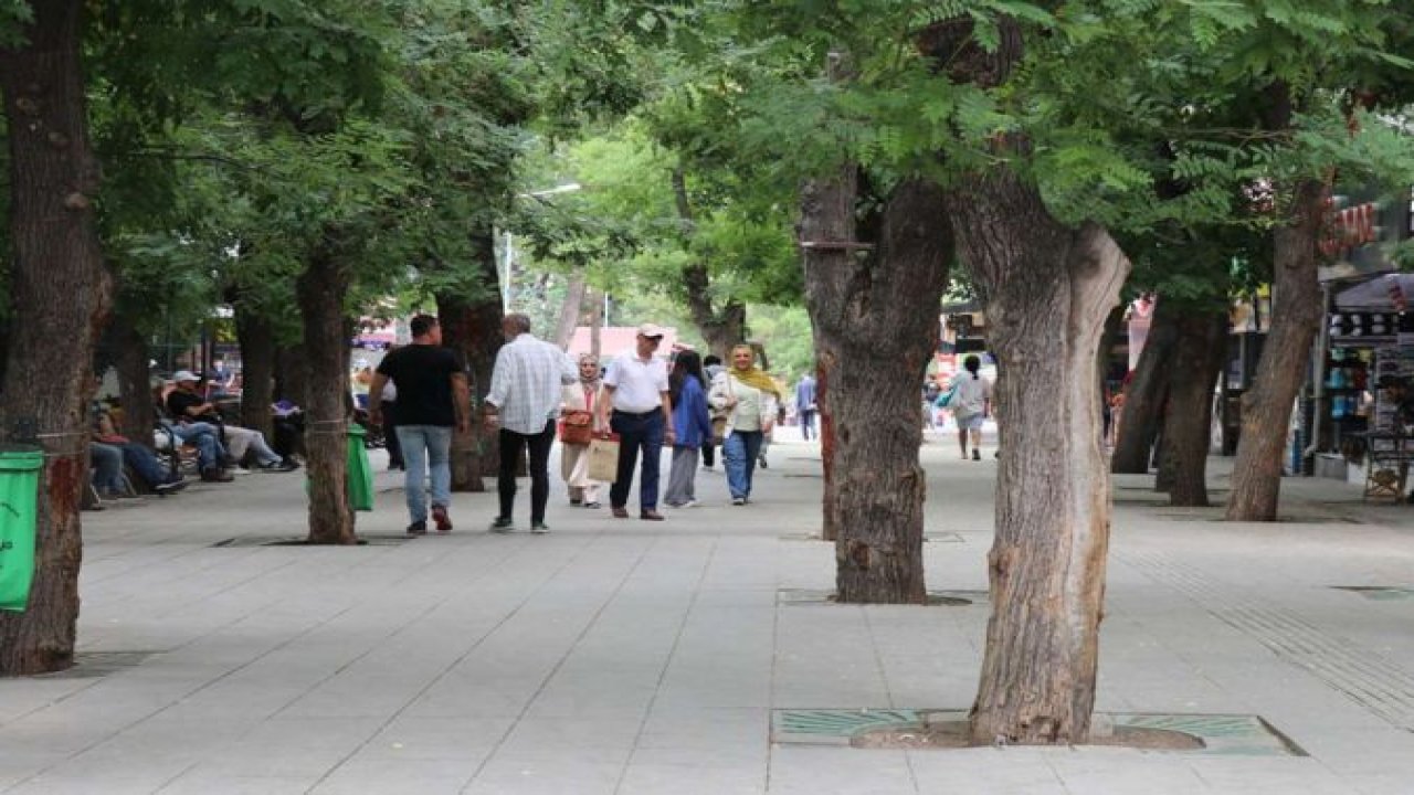 HÜDA PAR'ın "25 yıllık evli kadınlara emeklilik hakkı verilmesi" talebine Ankaralılardan tam destek