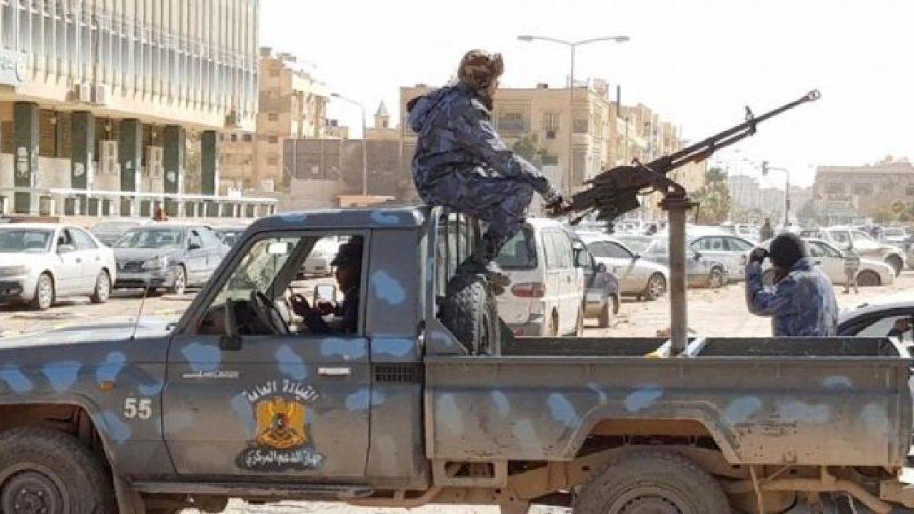Libya’da silahlı gruplar başbakanlık binasını kuşattı