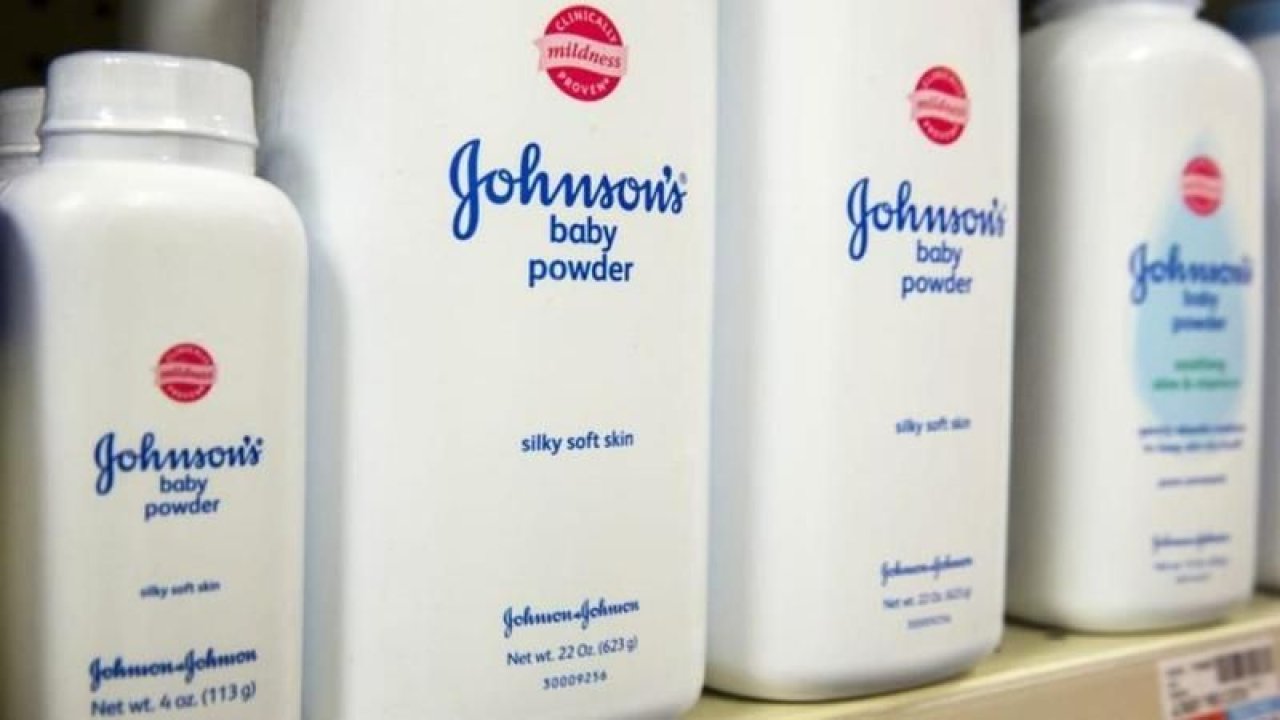 Dünyaca ünlü bebek markası Johnson & Johnson'un bebek pudrasında kanserojen madde çıktı! Anneler ne yapacağını şaşırdı