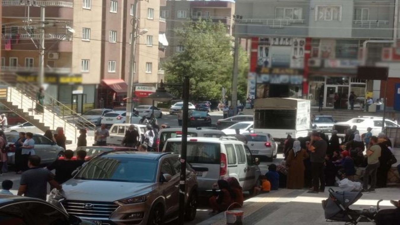 Mardin'de açılışa özel indirim yapan mağazada izdiham yaşandı