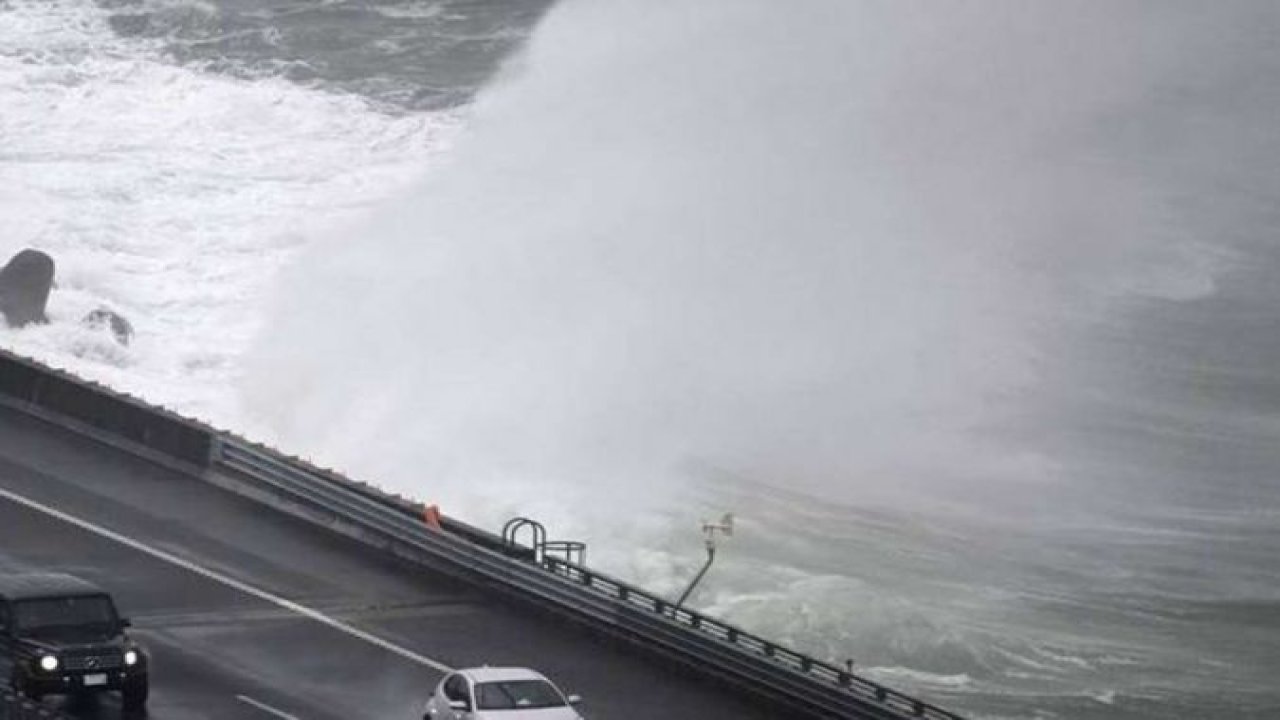 Japonya'da Meari Tayfunu etkili oluyor