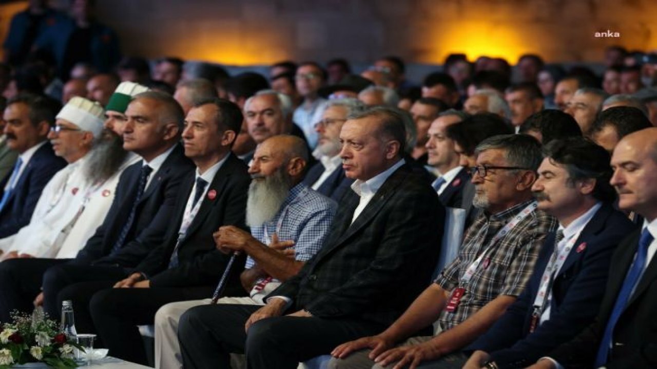 ERDOĞAN: “BU ÜLKENİN 85 MİLYON VATANDAŞININ TAMAMI DA BİRİNCİ SINIF, AYNI HAK VE İMKANLARA SAHİP, HİÇBİRİNDEN ASLA VAZGEÇMEYECEĞİMİZ MÜMTAZ FERTLERİDİR”