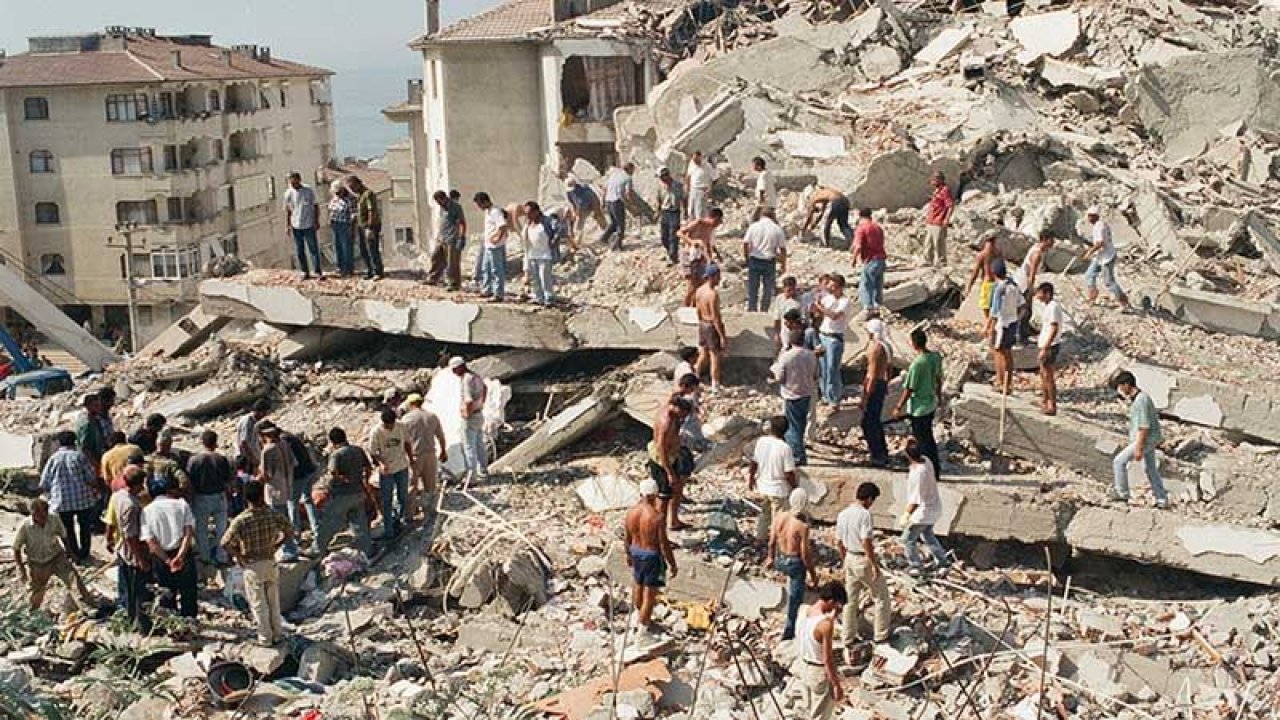 17 Ağustos 1999'da yitip giden canların ardından...Marmara Depremi’nde hayatını kaybedenler için anma