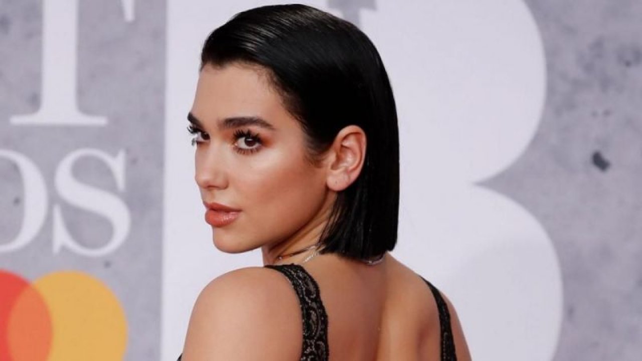 Dua Lipa pul biberli karpuz yediği anları paylaştı