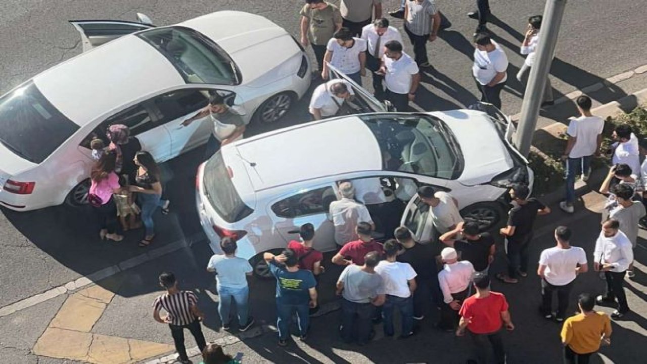 Refüjdeki direğe çarpan kadın sürücü yaralandı