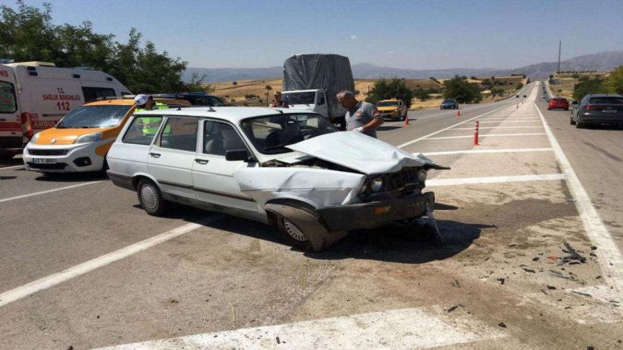 Ana yola kontrolsüz çıkan otomobil kaza yaptı: 5 yaralı