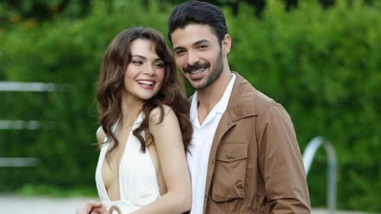 Dizi bitti aşkları başladı! Sinem Ünsal ve Halit Özgür Sarı çiftinden ilk aşk fotoğrafı geldi!
