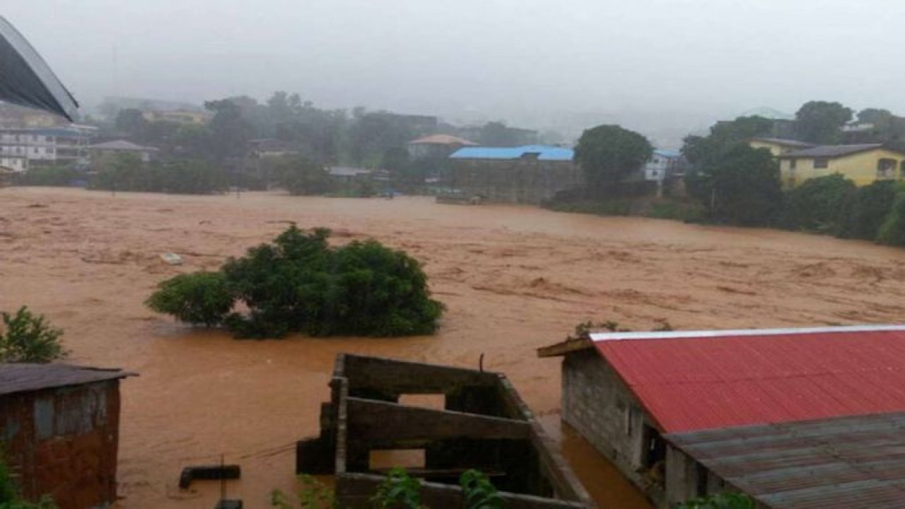 Sierra Leone'de şiddetli yağışlar sel ve toprak kaymasına yol açtı