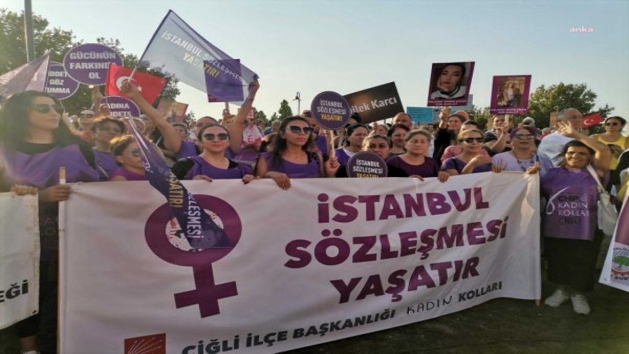 İZMİR'DE KADINLARDAN "YALNIZ DEĞİLSİN, BİZ VARIZ" ETKİNLİĞİ. NAZLIAKA: "KADIN CİNAYETLERİNDEN SAYI DİYE BAHSEDENLER İLK SEÇİMDE SANDIĞA GÖMÜLECEK"