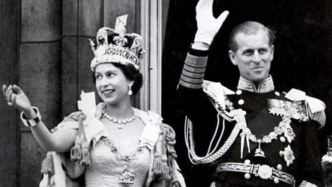 Hayatını kaybeden İngiltere Kraliçesi II. Elizabeth'in 70 sene önce tahta çıktığı anlara ait görüntüler!