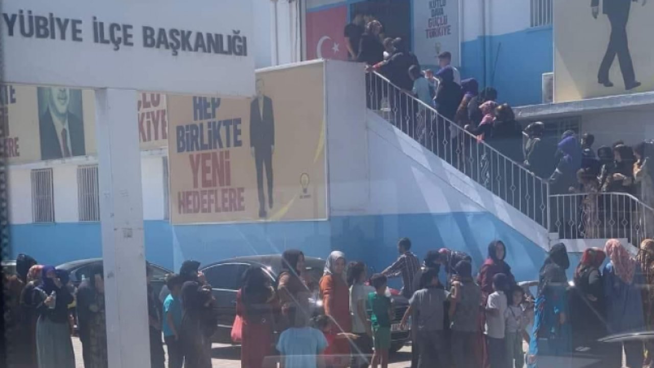 Büyük iddia! Miting alanı boş kalmasın diye! Erdoğan'ın mitingi öncesi 250 liralık market kartı mı dağıtıldı?