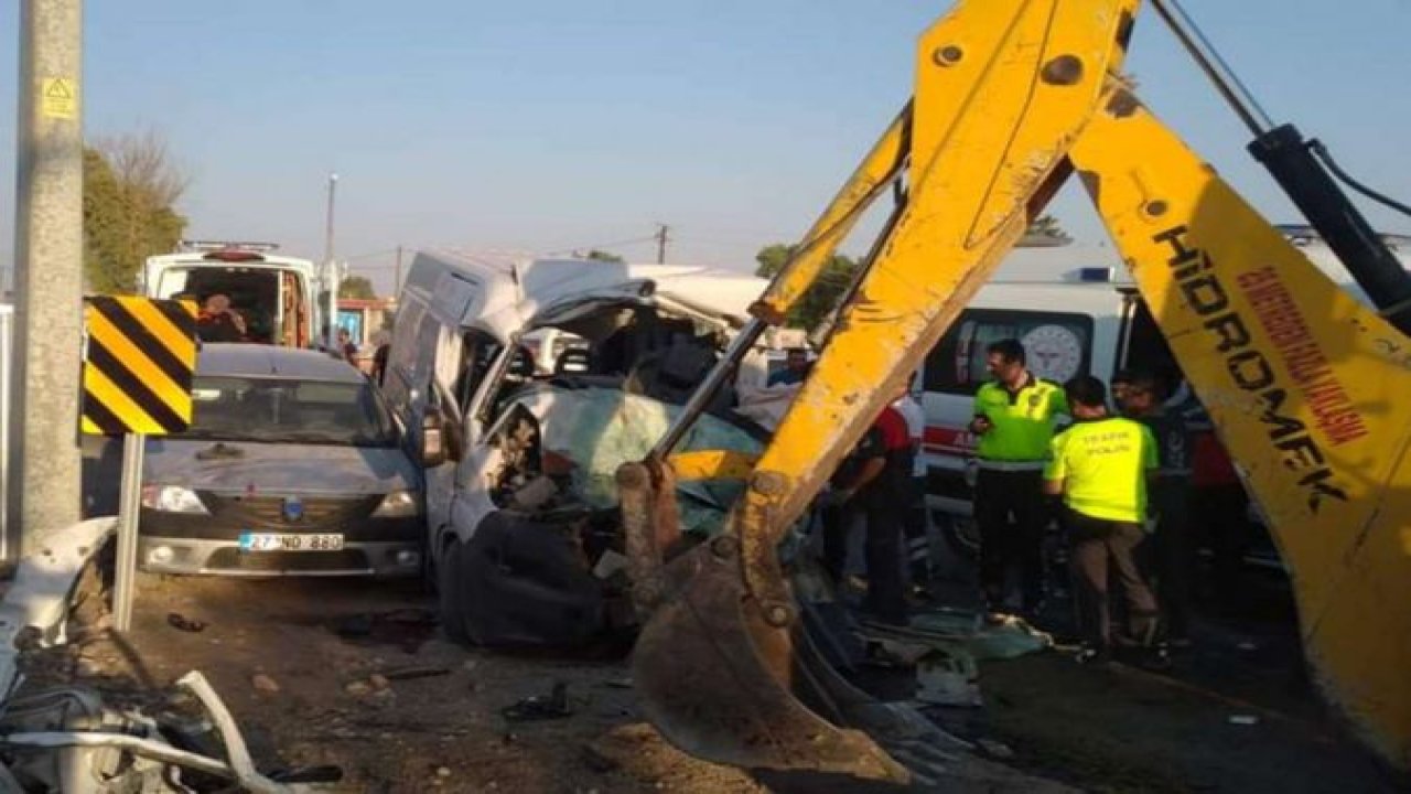 Şanlıurfa'da zincirleme trafik kazası: 2 ölü, 3 yaralı