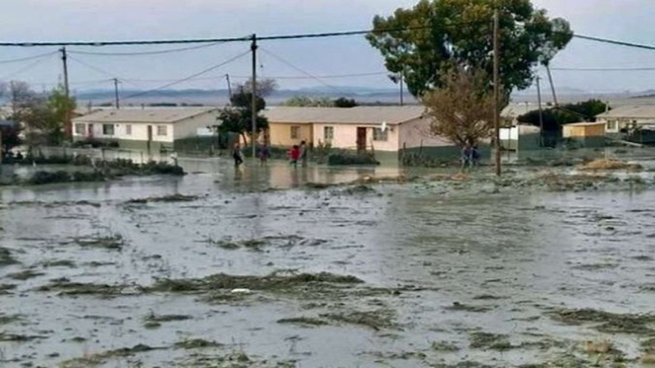 Güney Afrika'da baraj duvarı çöktü