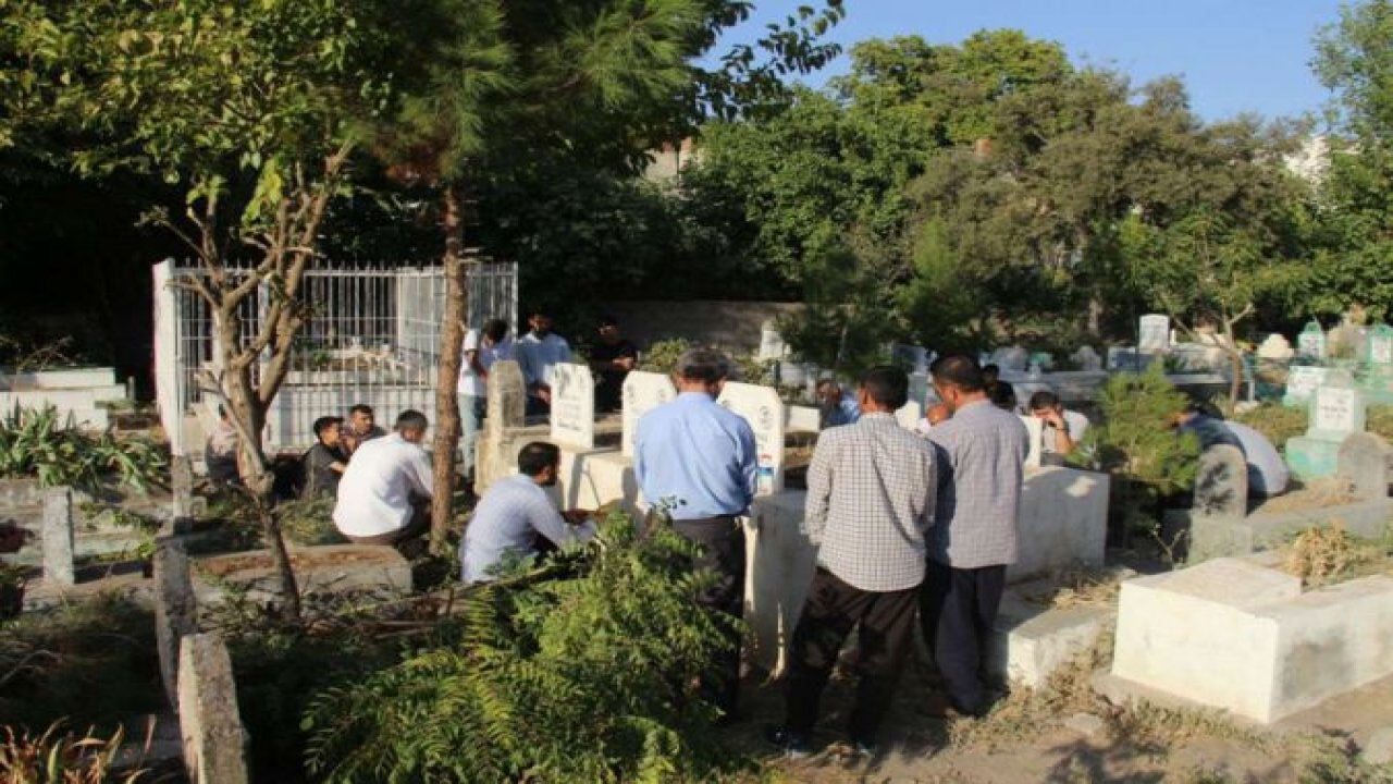 Şehit Hanifi ve Şehit Fuat mezarları başında yad edildi