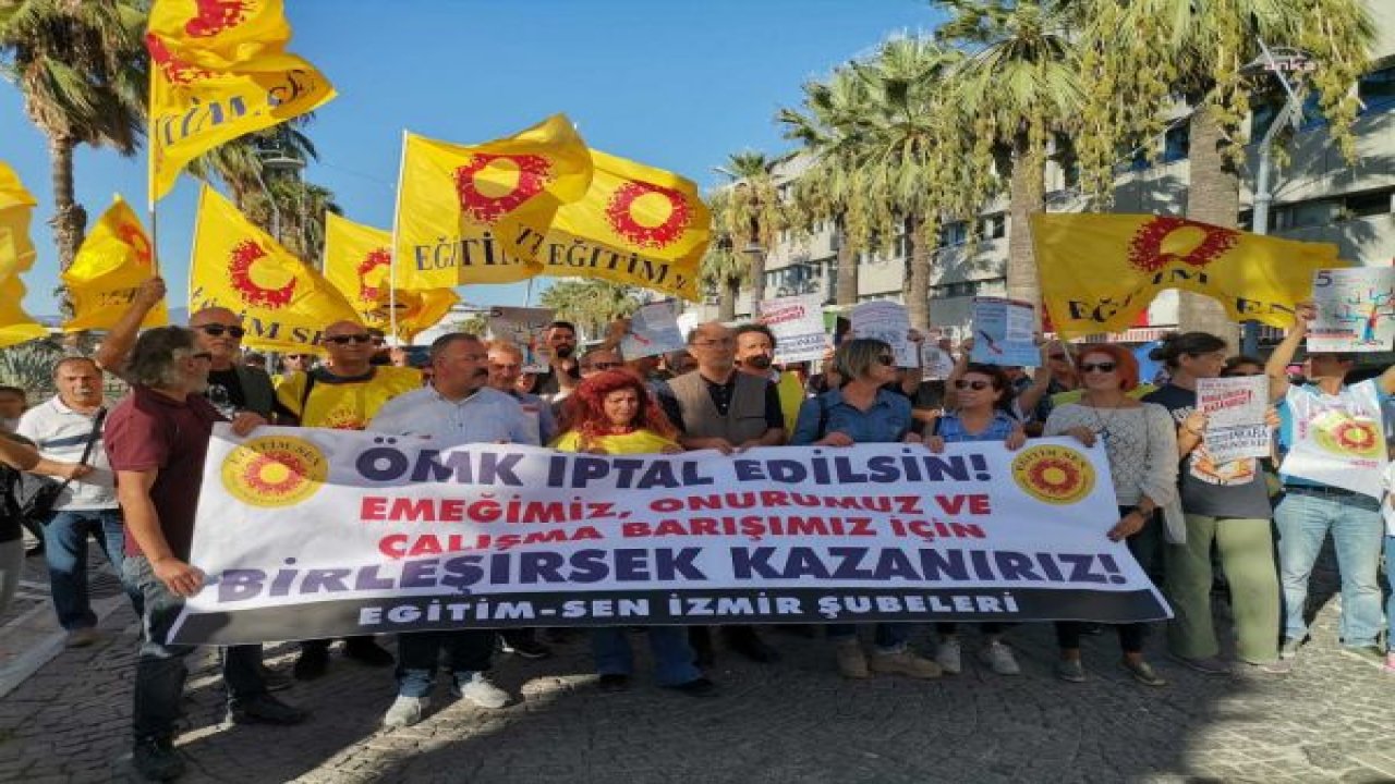 İZMİR'DE "ÖĞRETMENLİK MESLEK KANUNU İPTAL EDİLSİN" EYLEMİ