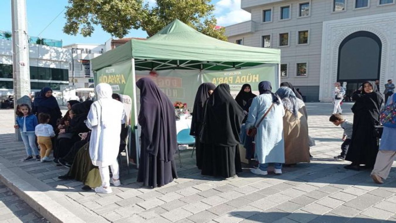 HÜDA PAR Bursa Kadın Kolları "evliliğe teşvik aileyi koruma" temalı stant açtı