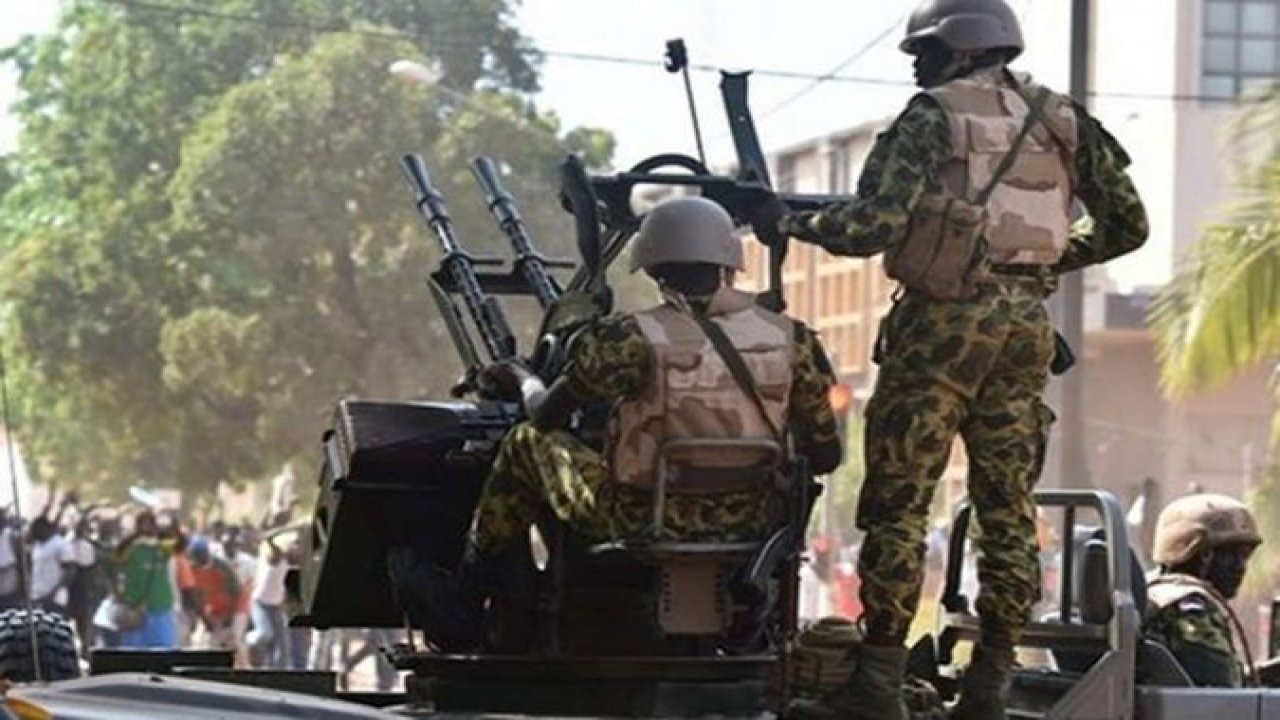 Burkina Faso'da ordu yönetime el koydu