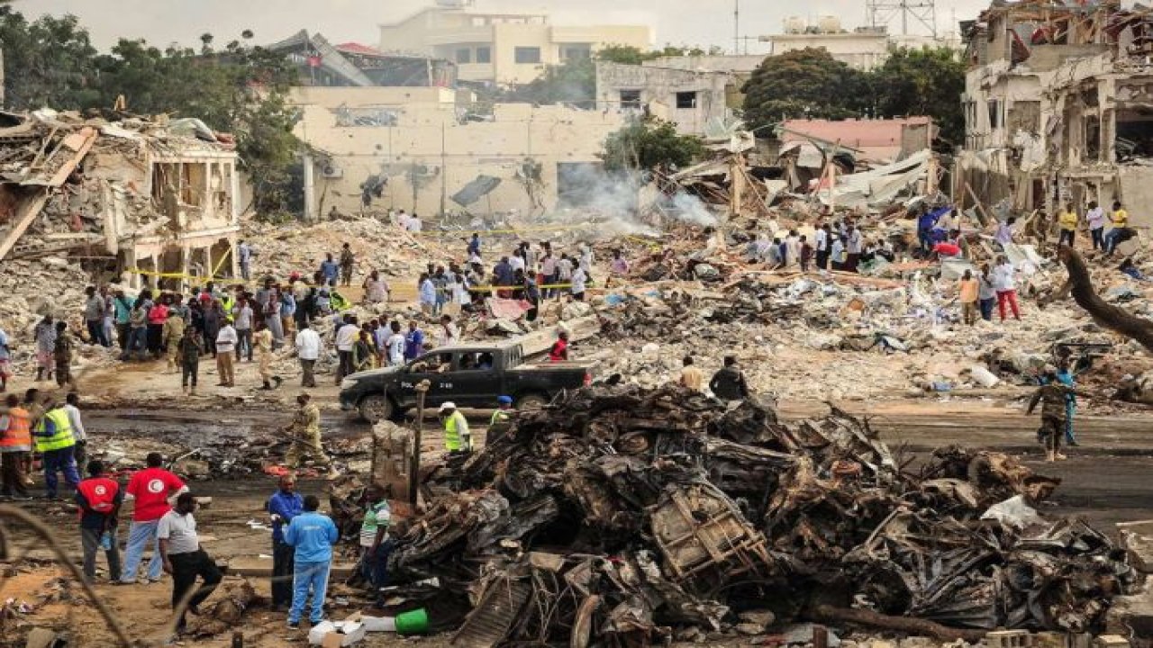 Somali'de 3 ayrı bombalı saldırı: 12 ölü