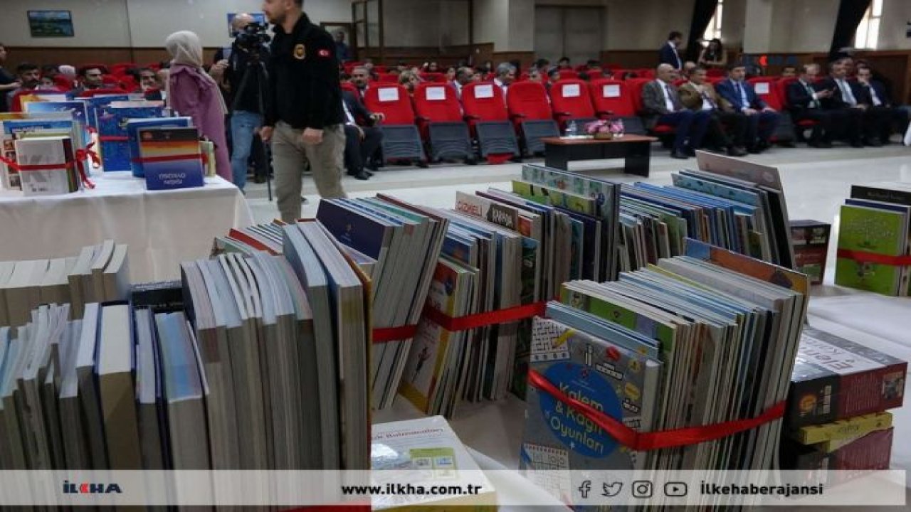 Van'da TÜBİTAK tarafından hazırlanan 235 bin 190 kitap okullara dağıtılmaya başlandı