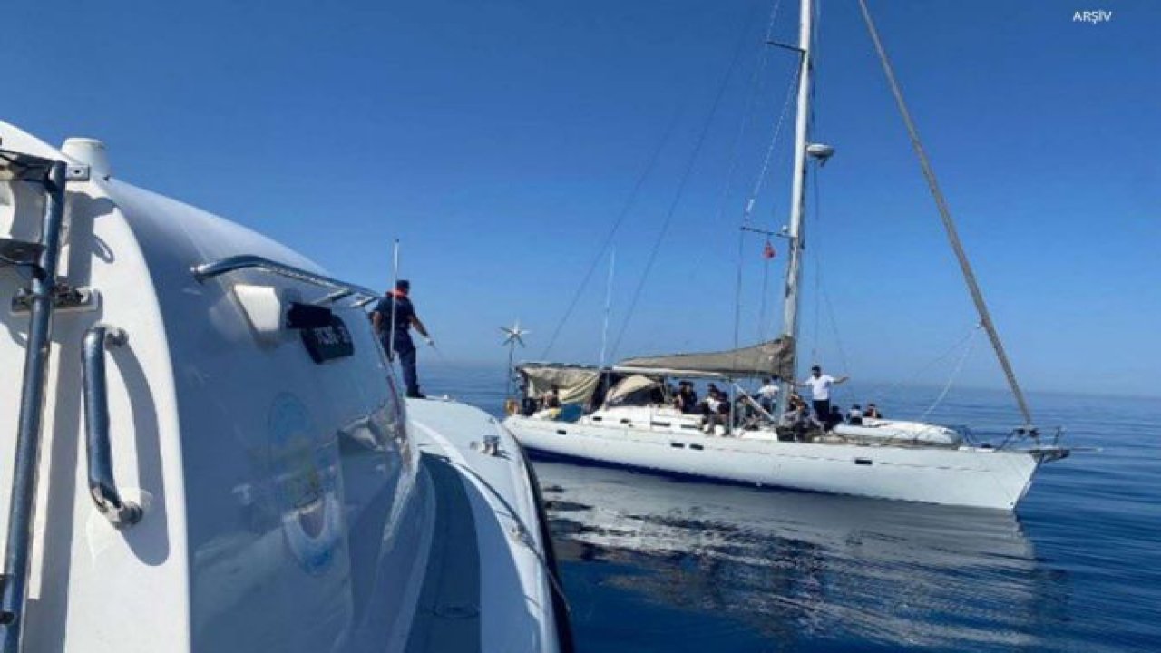 Yunanistan'da göçmenleri taşıyan 2 tekne battı: 15 ölü, 90 kayıp