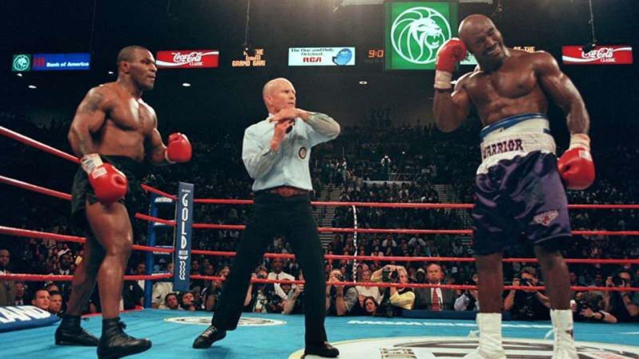 Mike Tyson'ın Evander Holyfield kulağını koparttığı tarihi maçta ne oldu?