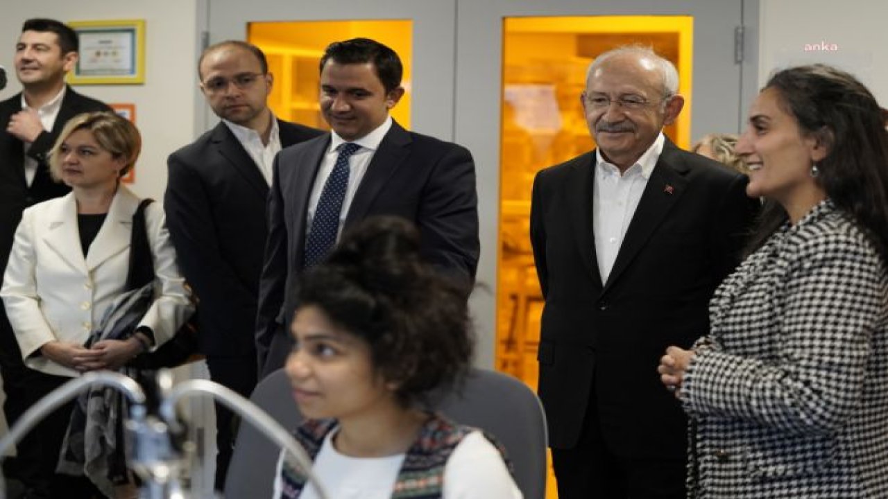 KILIÇDAROĞLU: ÜLKEMİZİ BU ÇUKURDAN ÇIKARTACAK KENDİ BİLİM İNSANLARIMIZLA BÜYÜK KOALİSYONUMUZU GENÇLERE GÖSTERMEK İSTEDİM