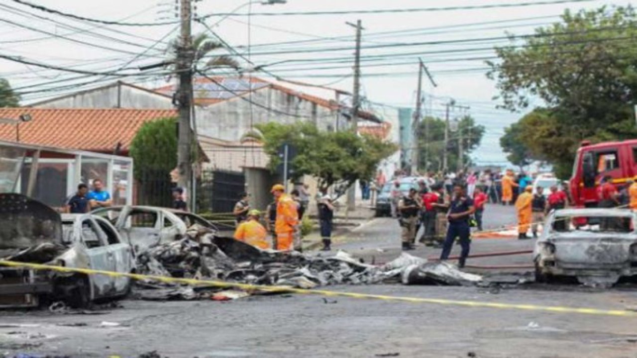 Ekvador'da uçak kazası: 2 ölü