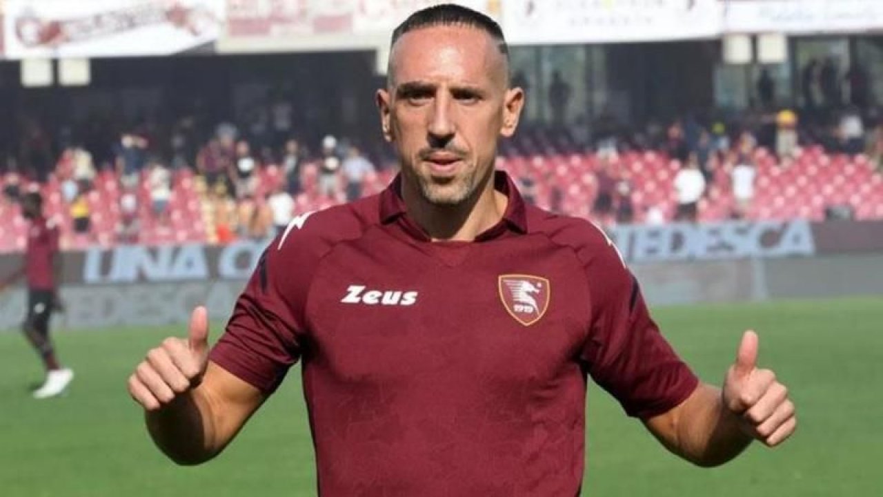 Galatasaray'ın eski yıldızı Franck Ribery futbolu bıraktı!
