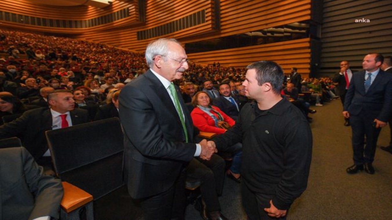 KEMAL KILIÇDAROĞLU, EŞİ SELVİ KILIÇDAROĞLU İLE BİRLİKTE 'AYDINLIKEVLER' OYUNUNU İZLEDİ