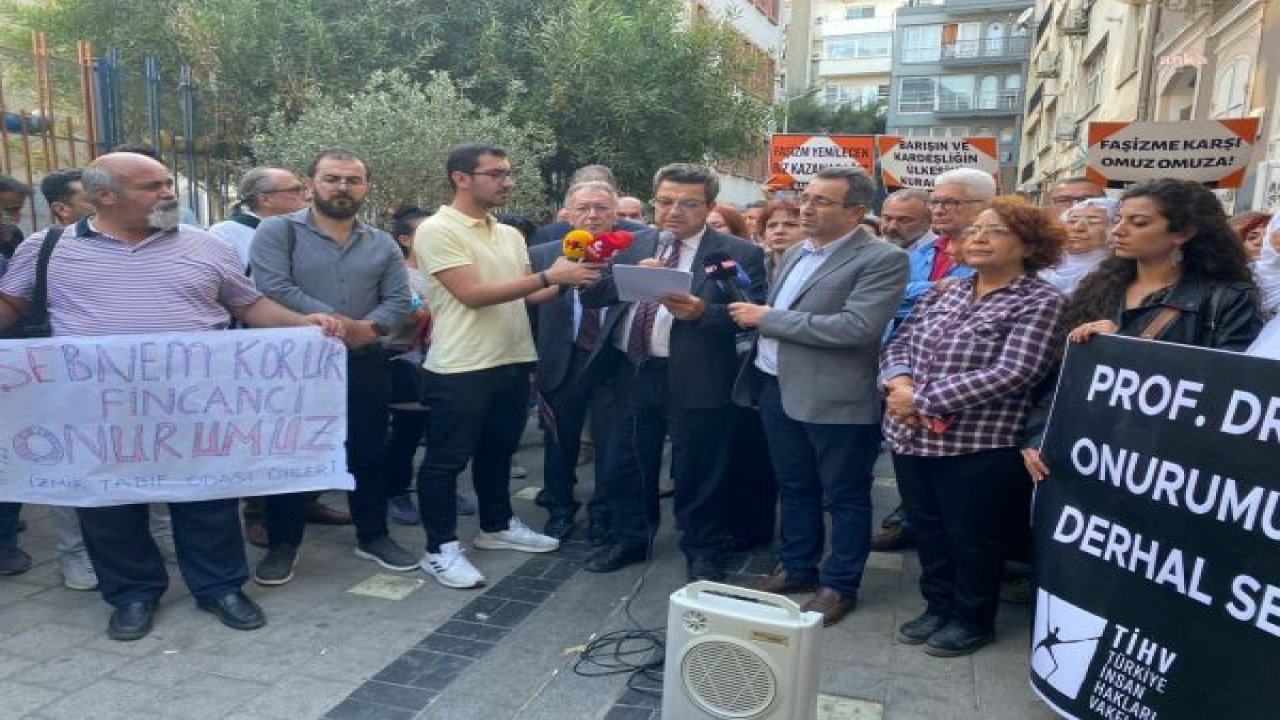 İZMİR'DE 'ŞEBNEM KORUR FİNCANCI' PROTESTOSU: "TABİP ODALARININ, MESLEK BİRLİKLERİNİN VE SENDİKALARIN SESİNİ KESME, SUSTURMA GAYRETİ"