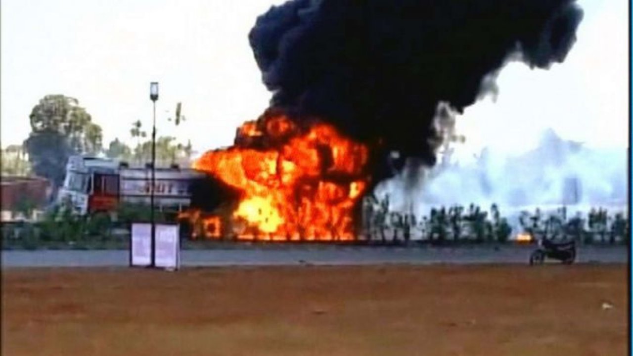 Hindistan'da yakıt tankerinde patlama: 2 ölü
