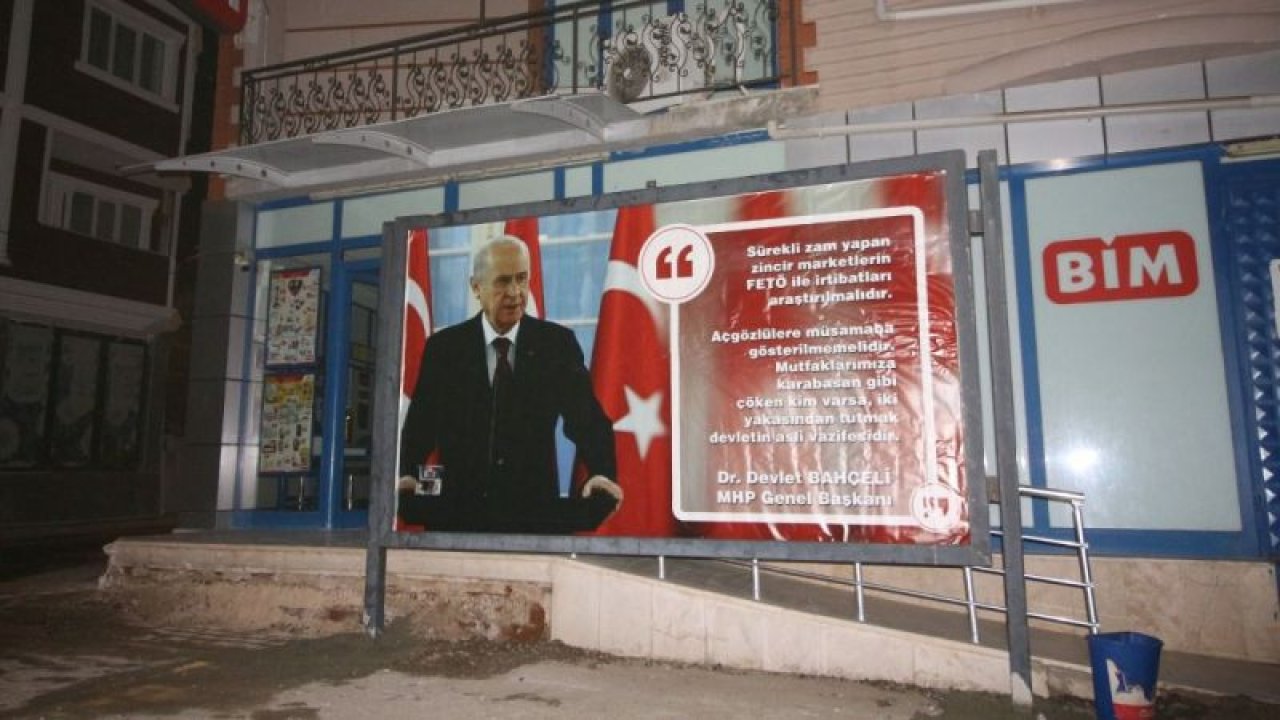Burdur Tefenni Belediyesinden ilginç hamle! BİM'in girişine reklam panosu