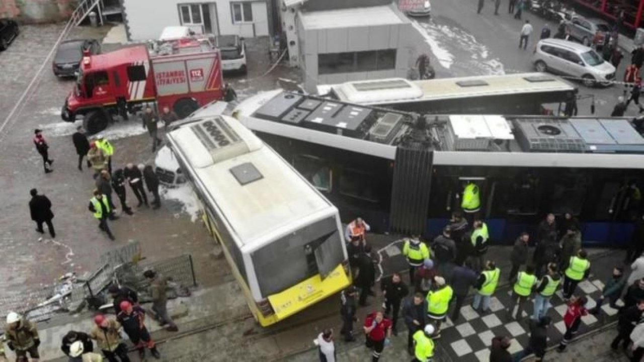 33 kişinin yaralandığı İETT otobüsü ve tramvayın çarpışma anı kamerada! Kağıt gibi ezmiş geçmiş!