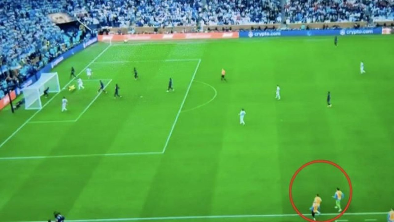 Dünya Kupası'nda  Arjantin'e şampiyonluğu getiren Messi golünde kural hatası mı yaptı?
