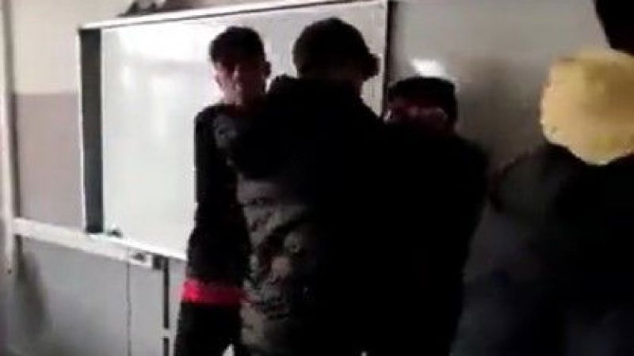 Lisede öğrenciye işkence! Aralarına alıp dövdüler