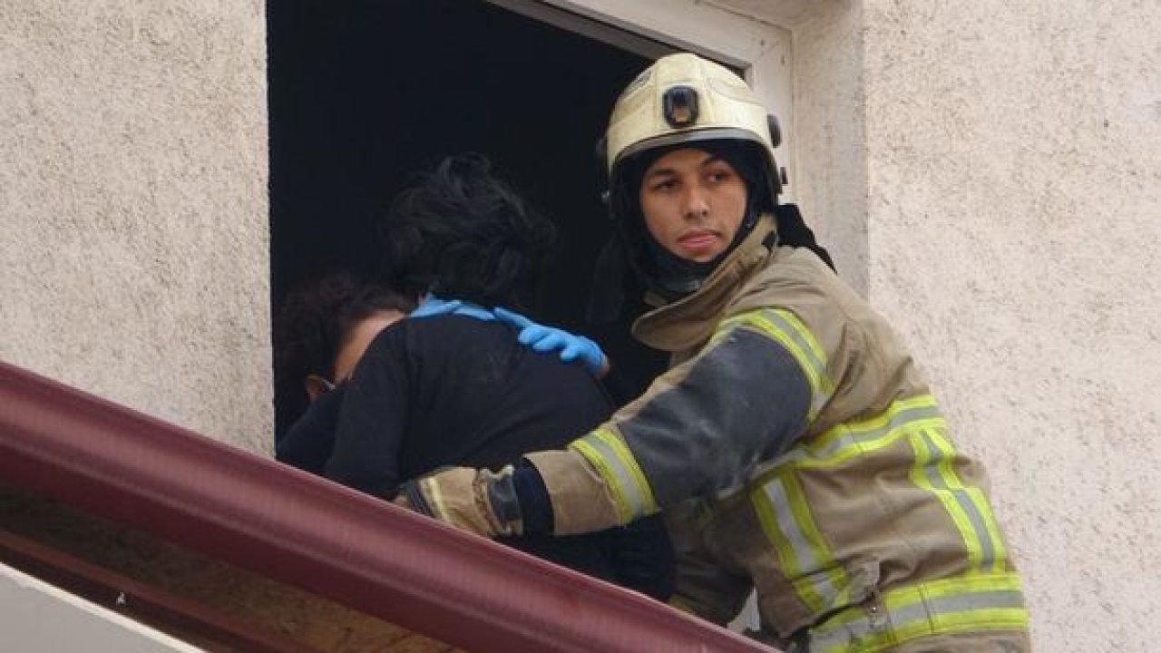 8. kattan düşen kadının inanılmaz kurtuluşu: Zemine çakılmaya metreler kala balkona takılı kaldı