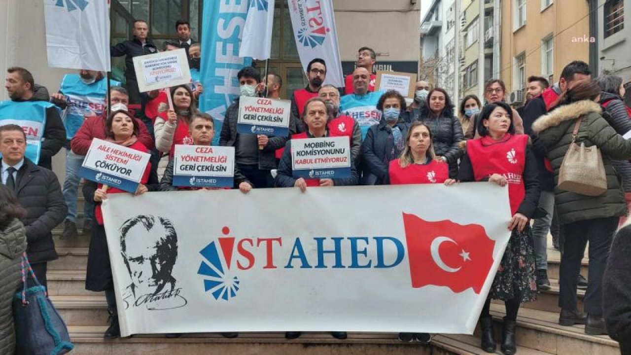 İSTANBUL'DA SAĞLIKÇILAR, BAZI AİLE HEKİMLERİNİN SÖZLEŞMELERİNİN HİÇBİR TEBLİGAT YAPILMADAN FESHEDİLMESİNİ PROTESTO ETTİ: "YAPILAN TAM BİR HUKUK KATLİAMI"