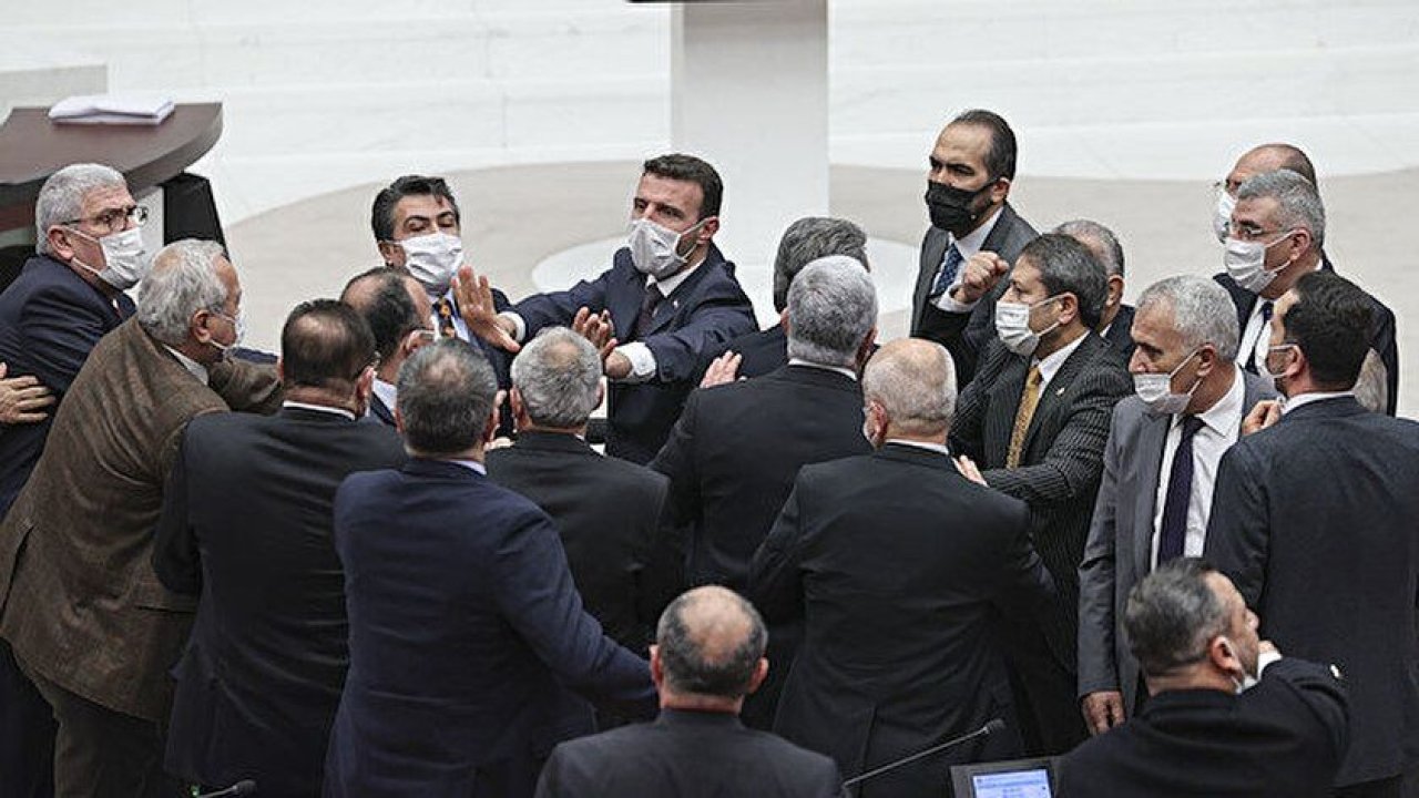 Meclis yine birbirine girdi! AKP ve CHP arasında kavga çıktı