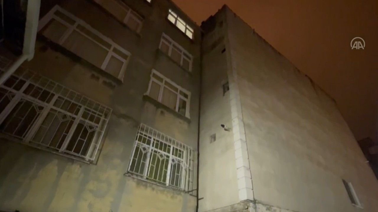 İstanbul'da mültecilerin yaşadığı bina ateşe verildi
