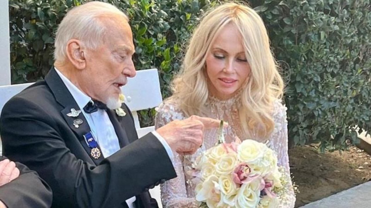 Ay'a ayak basan Buzz Aldrin, 93 yaşında evlendi!