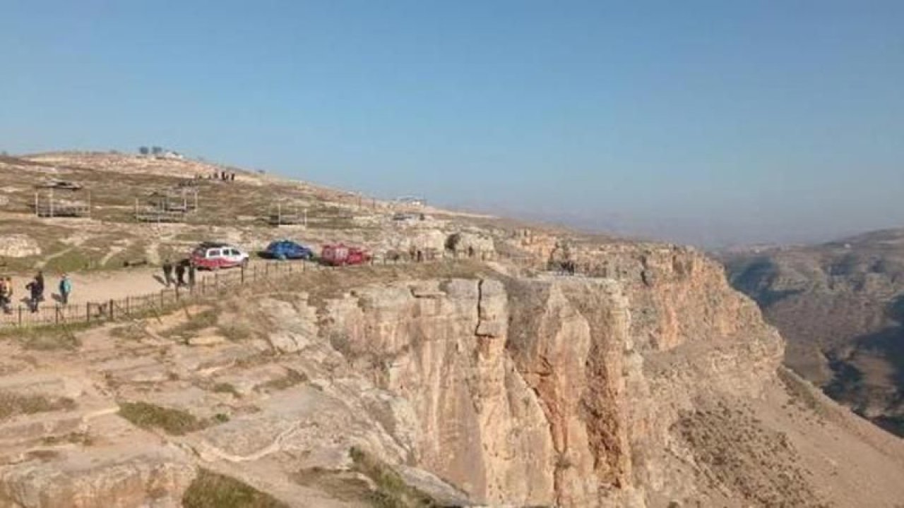 Siirt'te korkunç intihar! 20 yaşındaki genç 350 metre yükseklikten kayalıklara atladı!