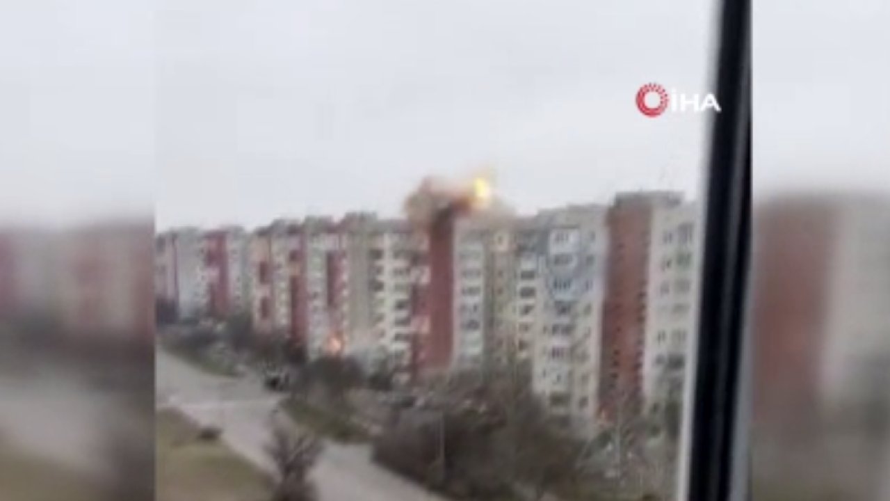 Rusya sivilleri hedef alıyor! Herson'da apartman vurdular