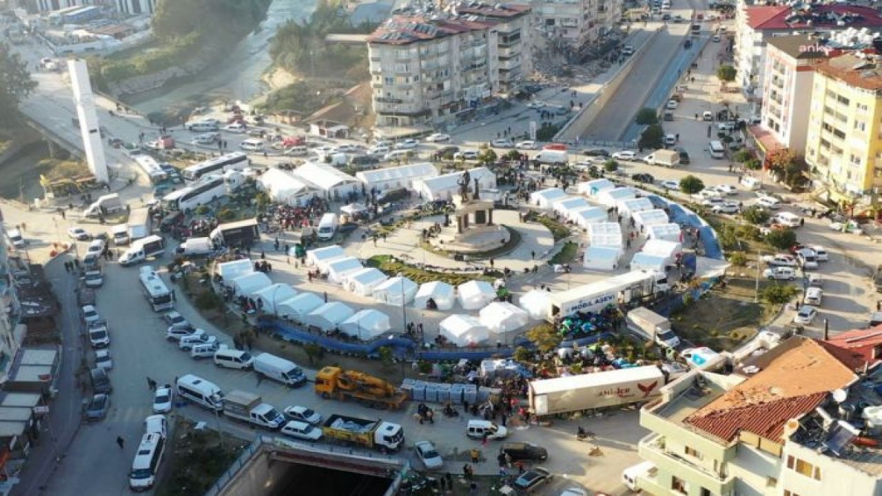 ANTALYA BÜYÜKŞEHİR HATAY’DA YARALARI SARMAK İÇİN ÇALIŞIYOR