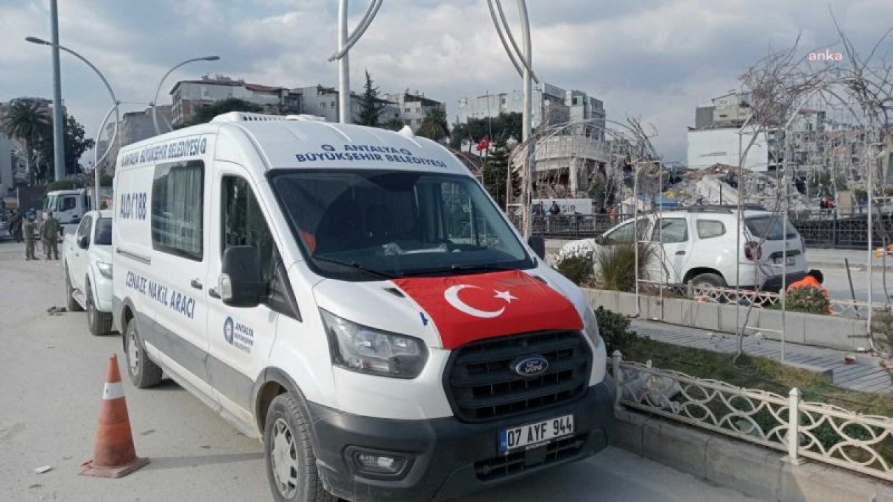 ANTALYA BÜYÜKŞEHİR BELEDİYESİ, HATAY’DA CENAZELERİ DEFNEDİYOR