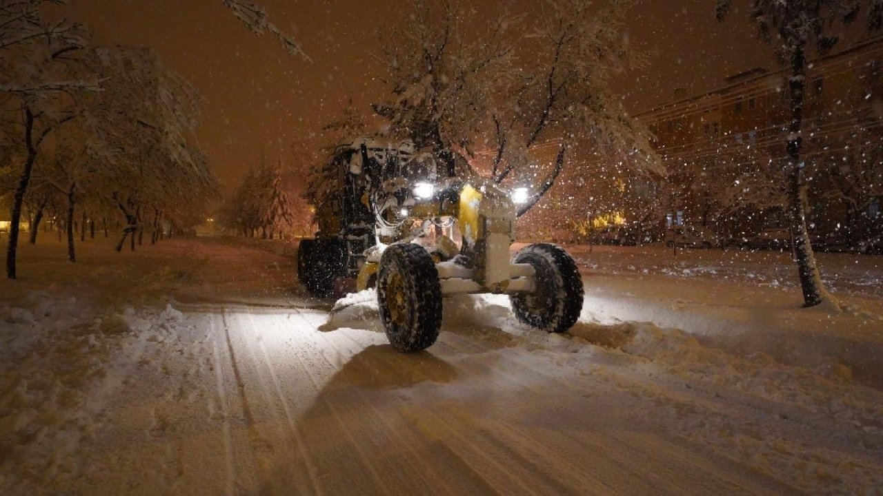Isparta'da yine kar yine elektrik kesintisi