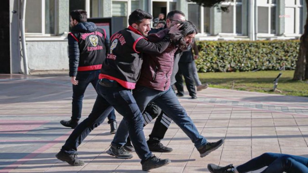 İZMİR'DE ÜNİVERSİTE ÖĞRENCİLERİNDEN 'UZAKTAN EĞİTİM' PROTESTOSU: 22 GÖZALTI