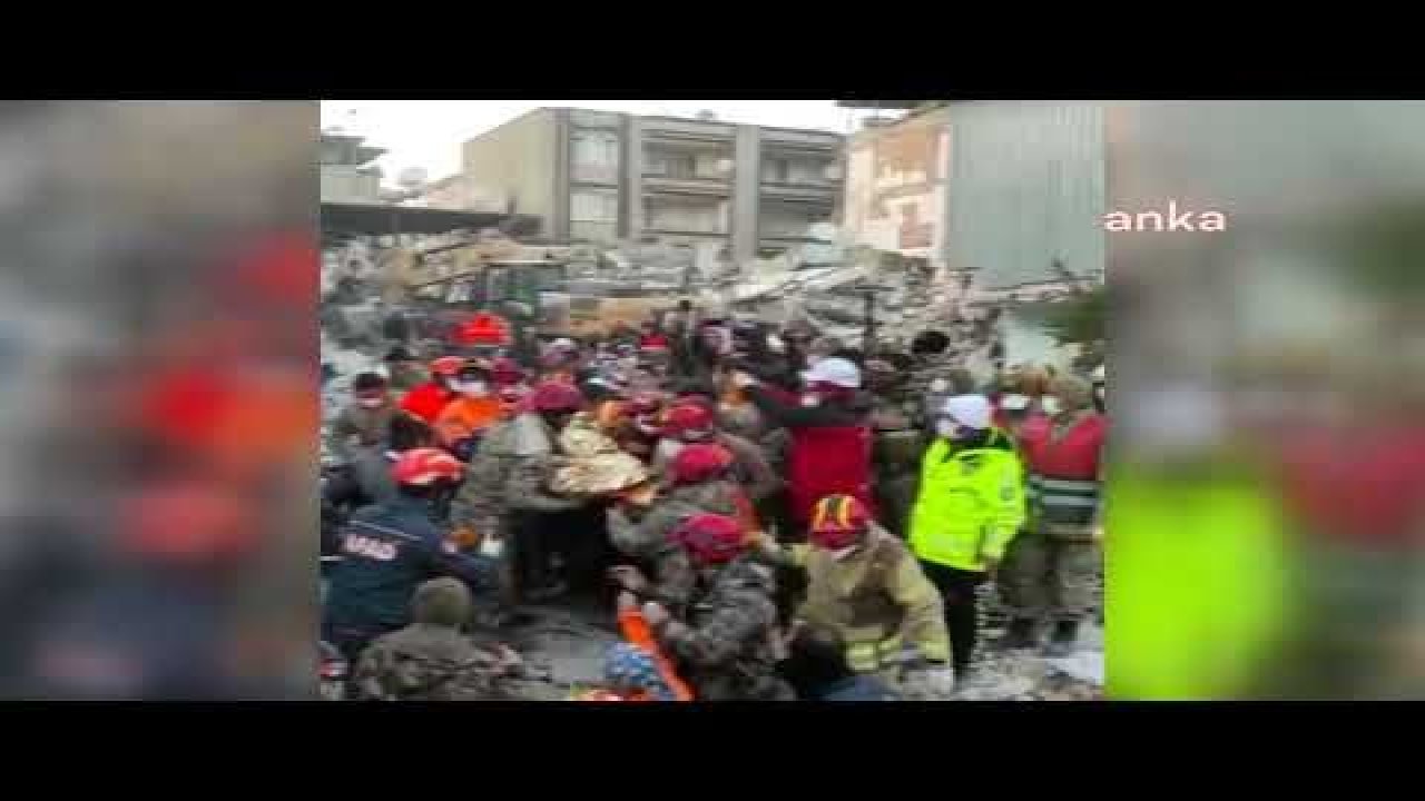 İBB İTFAİYE EKİPLERİ, DEPREMİN 278'İNCİ SAATİNDE HATAY'DA BİR KİŞİYİ DAHA SAĞ OLARAK ENKAZDAN ÇIKARDI