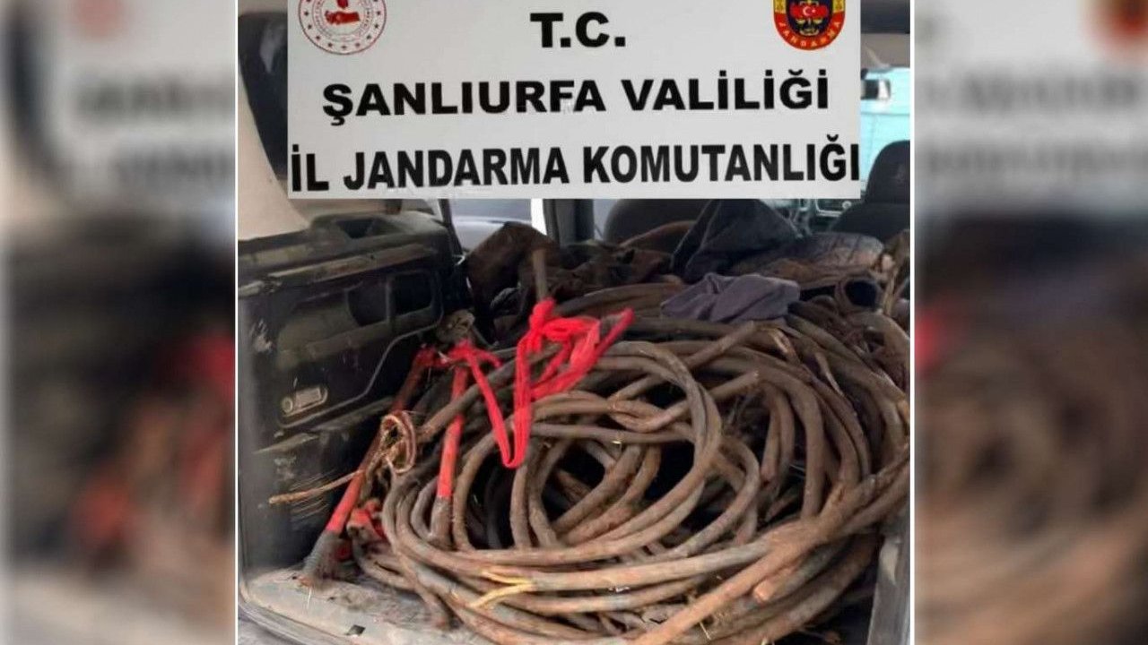 Şanlıurfa'da yol kontrolünde çalıntı elektrik kablosu ele geçirildi