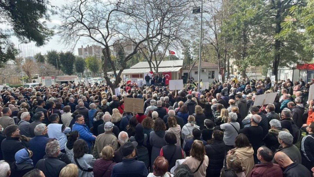 İZMİRLİ DEPREMZEDELERDEN EMSAL ARTIŞINA VERİLEN YÜRÜTMEYİ DURDURMA KARARINA KEFENLİ ÇADIRLI PROTESTO