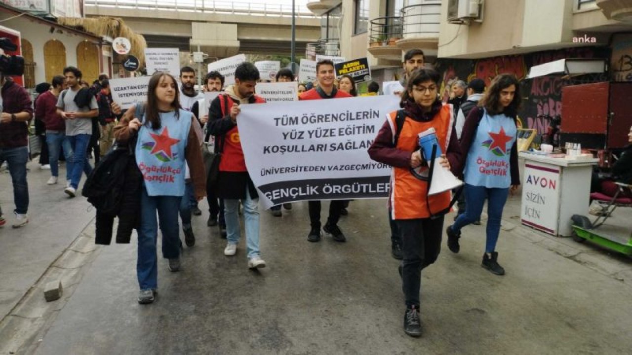 İZMİR’DE ÜNİVERSİTE ÖĞRENCİLERİNDEN 'UZAKTAN EĞİTİM' PROTESTOSU